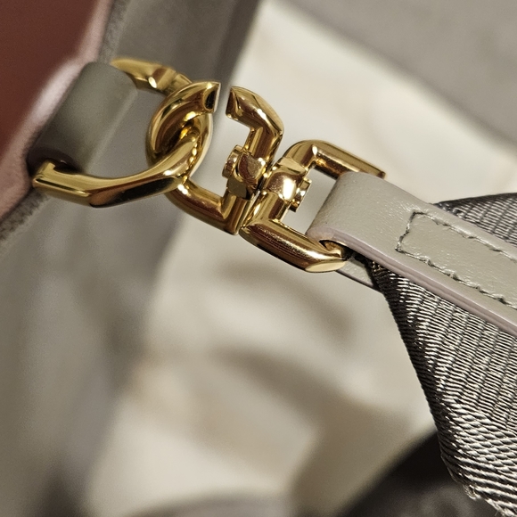 Givenchy Medium G Tote - Picture 7 of 13